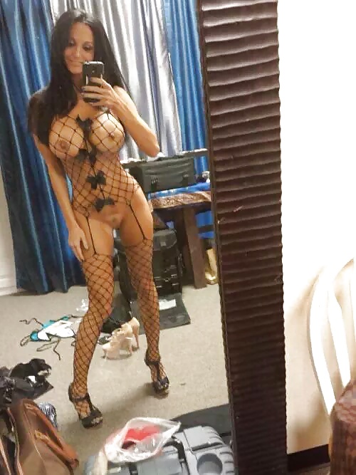 Selfie super sexy d'une nana en lingerie coquine